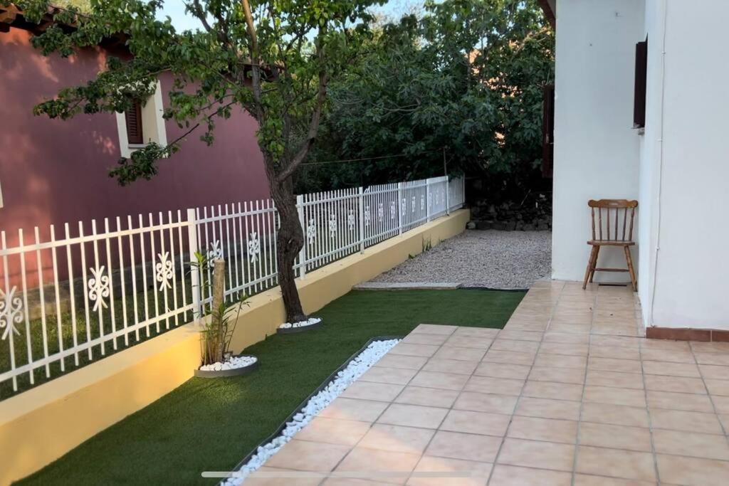 Comoda Villetta Con Giardino San Teodoro  Esterno foto